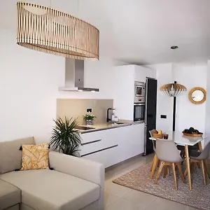 https://apartamentos-mares-de-lava-playa-blanca.in-canary-islands.com
